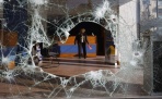 Хулиган разбил урной витрину промтоварного магазина в Архангельске 