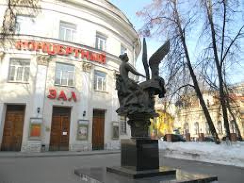 Памятник Елене Гнесиной в Москве