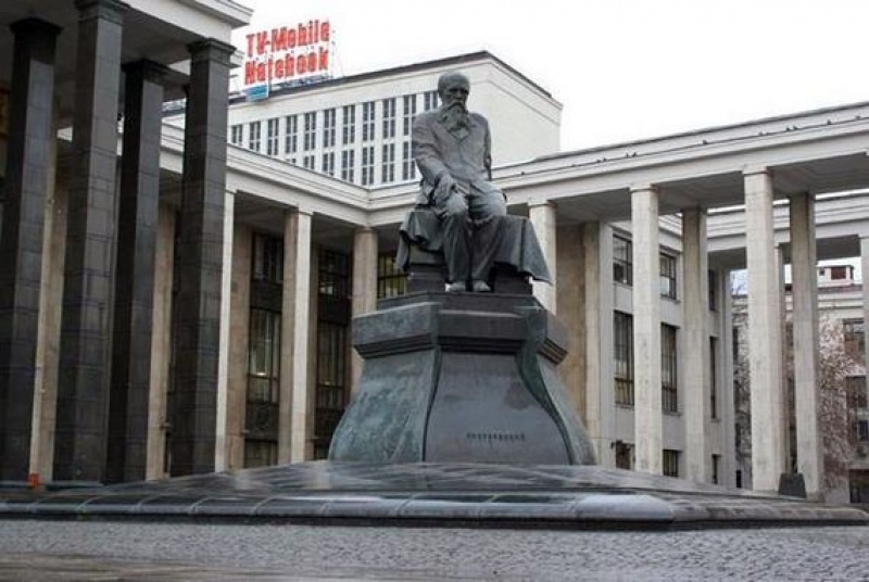 Памятник Федору Достоевскому в Москве
