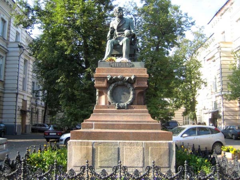 Памятник Николаю Пирогову в Москве