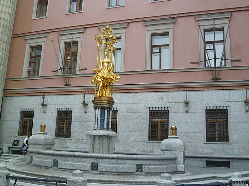 Фонтан - памятник Принцесса Турандот на Старом Арбате в Москве