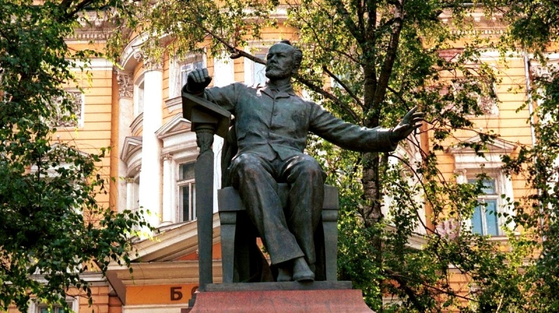 Памятник композитору Петру Чайковскому в Москве