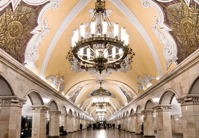 Станция метро Комсомольская в Москве